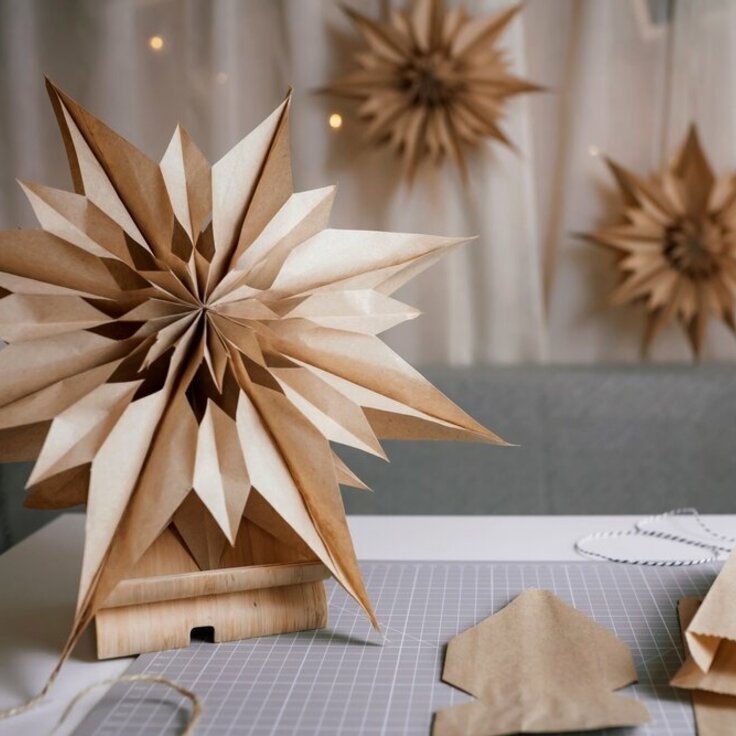 Crafting the Christmas Star: A Guiding Light for Your Tree (Christmas)